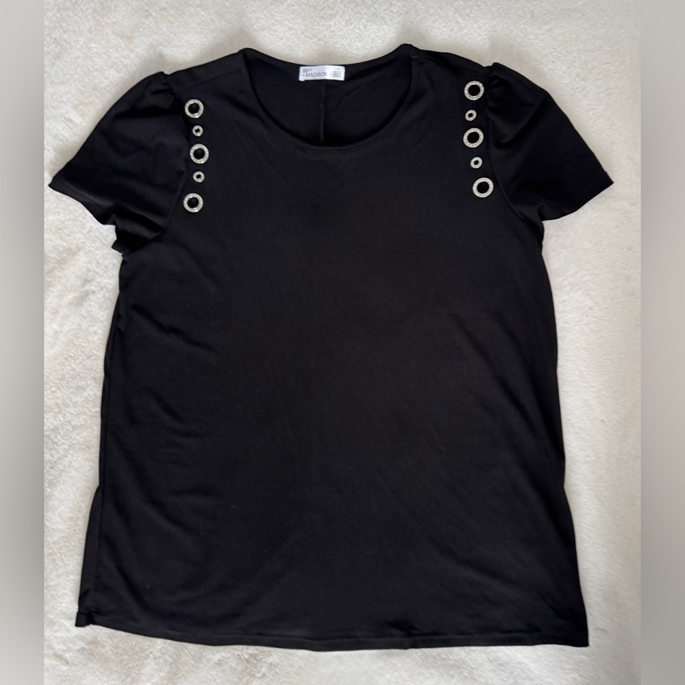 💃 89th & Madison Black Grommet Detail Top, Size Large - Picture 3 of 8